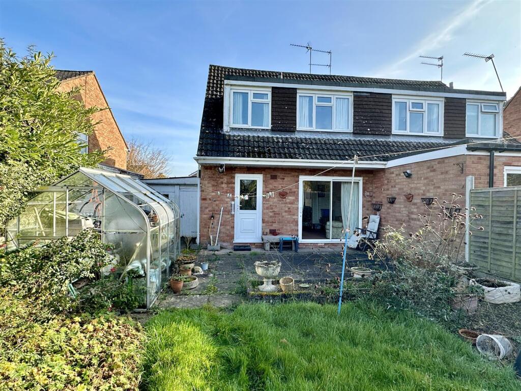 garden to house