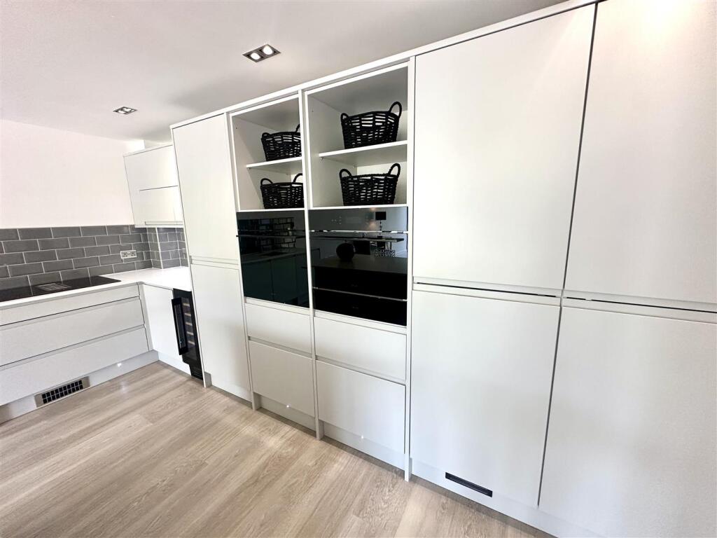 KITCHEN/FAMILY/DINING ROOM