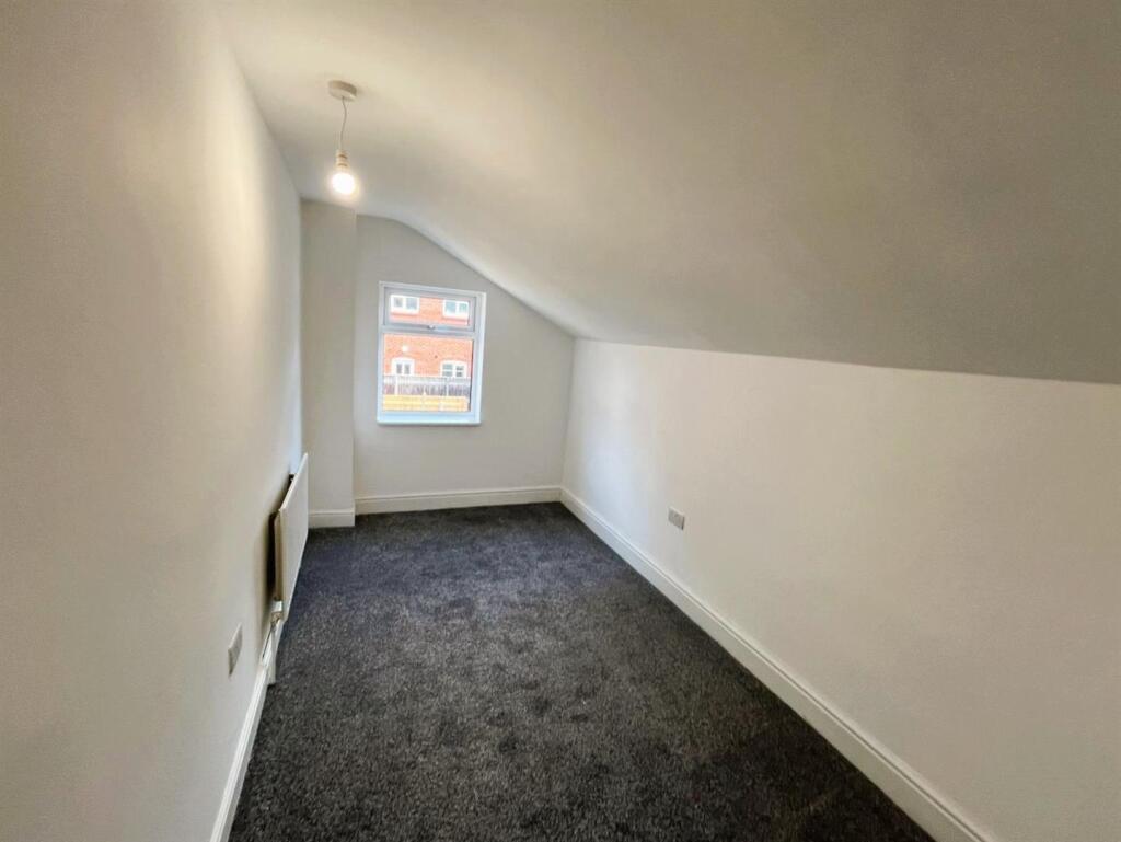 bedroom 6.jpg
