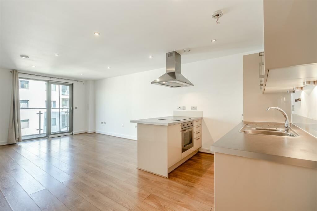 8557115-interior05.jpg