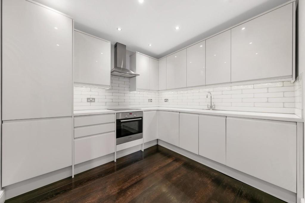 Kitchen (1).jpg