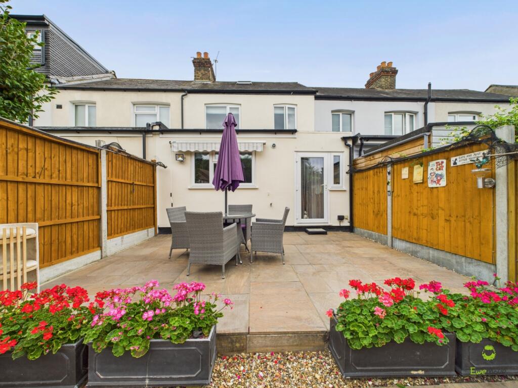 CAM03779G0-PR0276-STILL045