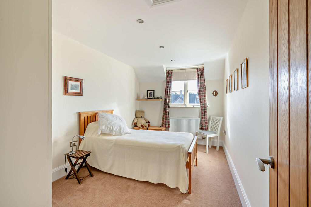 8671381-interior0...