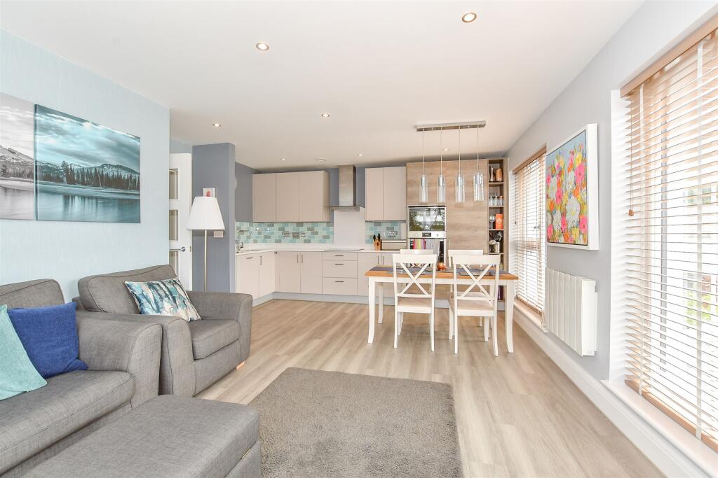 Lounge/Dining/Kitchen
