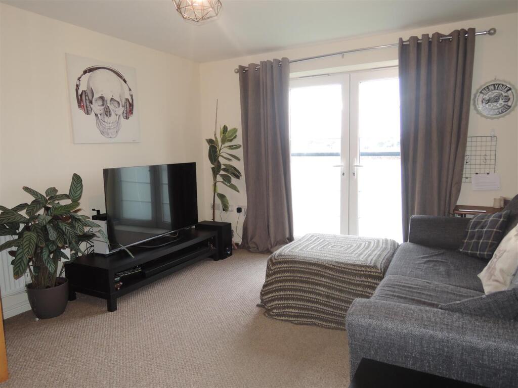 Living / Dining Area