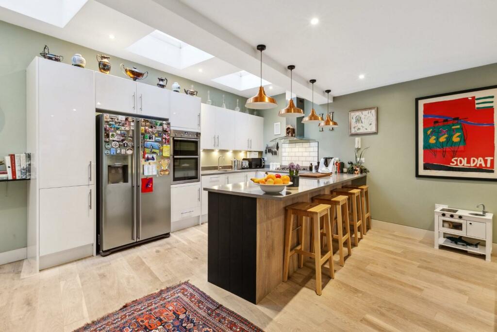 Kitchen (1).jpg