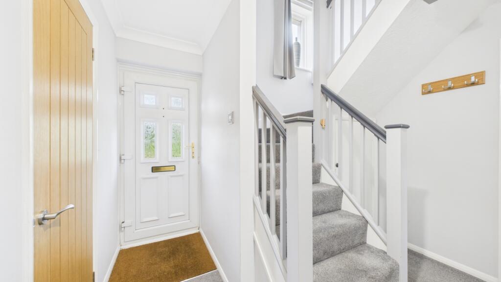 ewemove-goodwoodclose-entrance
