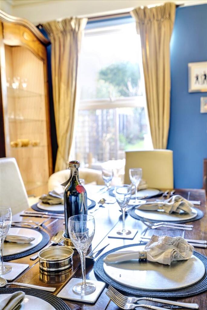 dining lifestyle.jpeg