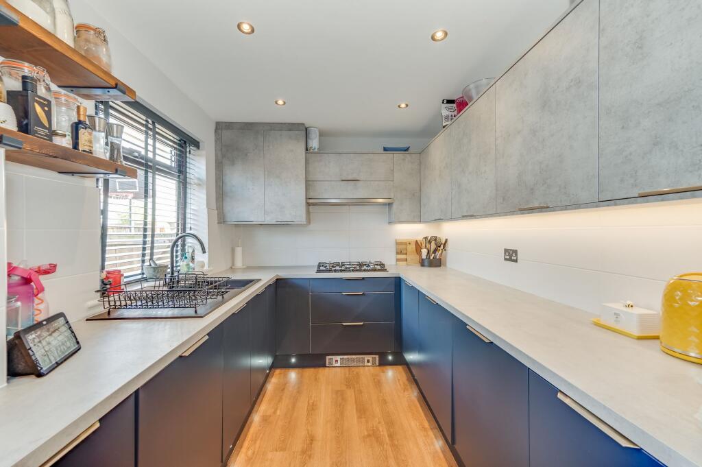 KITCHEN AND LOUNGE/DINER