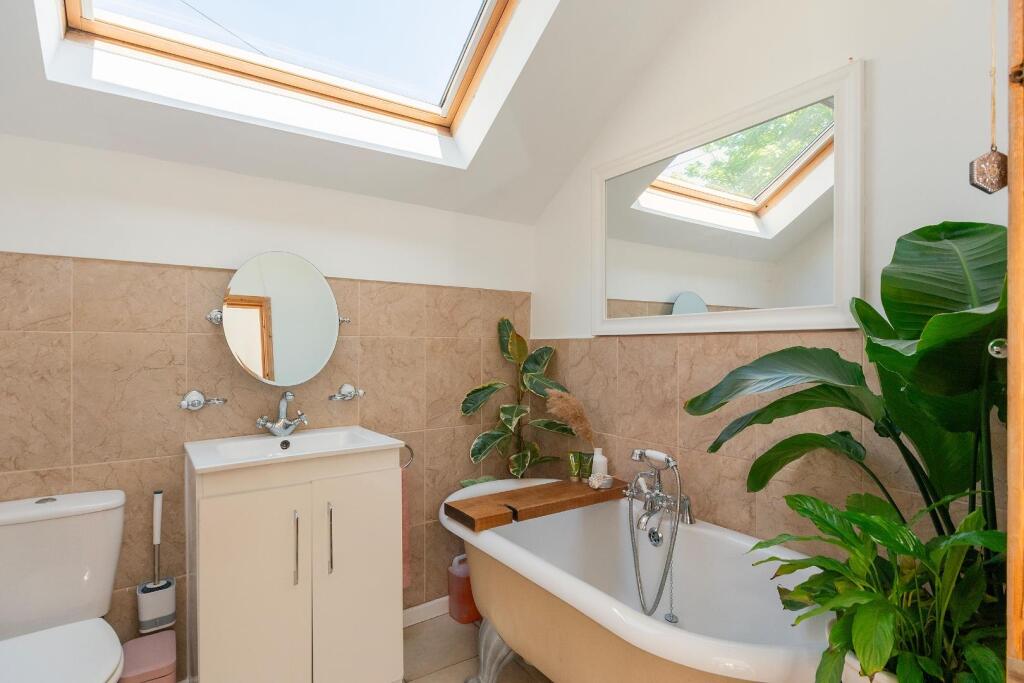 1S5L1CM - Bathroom C.jpg