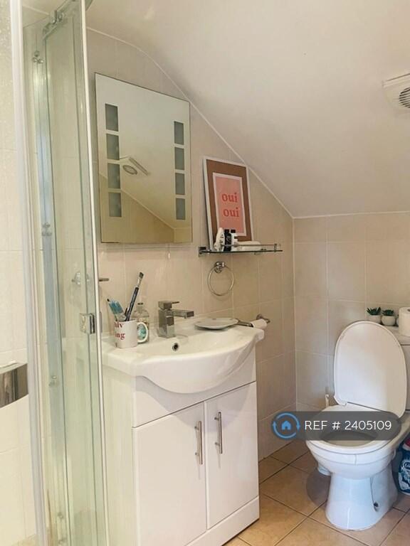 Top Floor En Suite Bathroom 