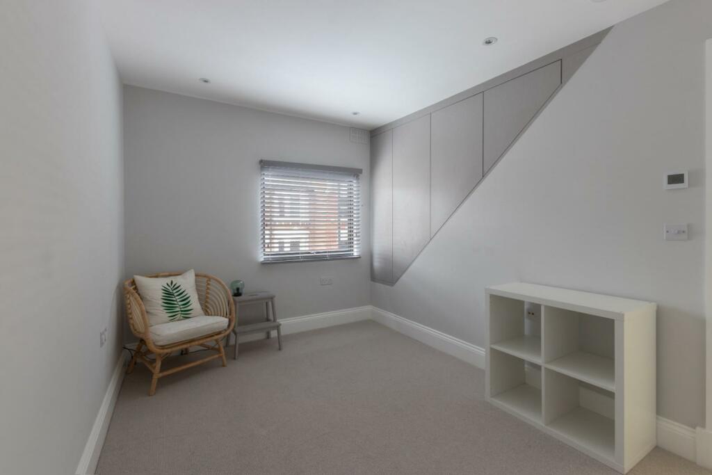 Ashbourne Grove 1B, W4 PH11.jpg