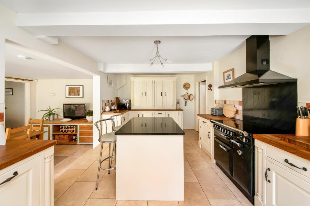 BREAKFAST KITCHEN AREA