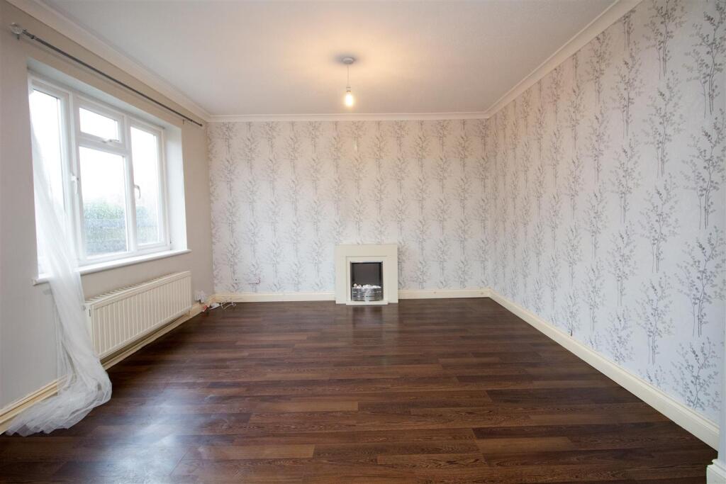 Lounge Square_edited.jpg