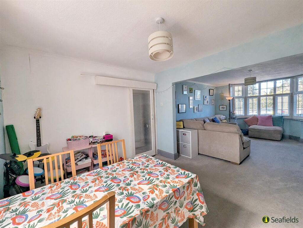 SITTING/DINING ROOM