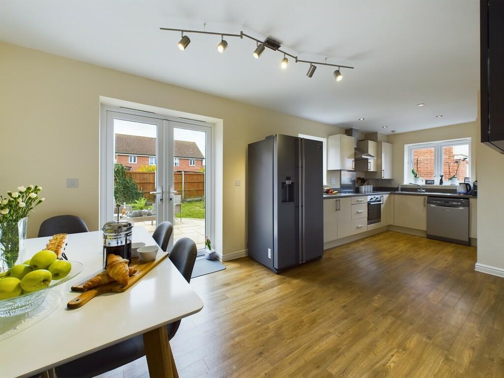 breakfast area to...