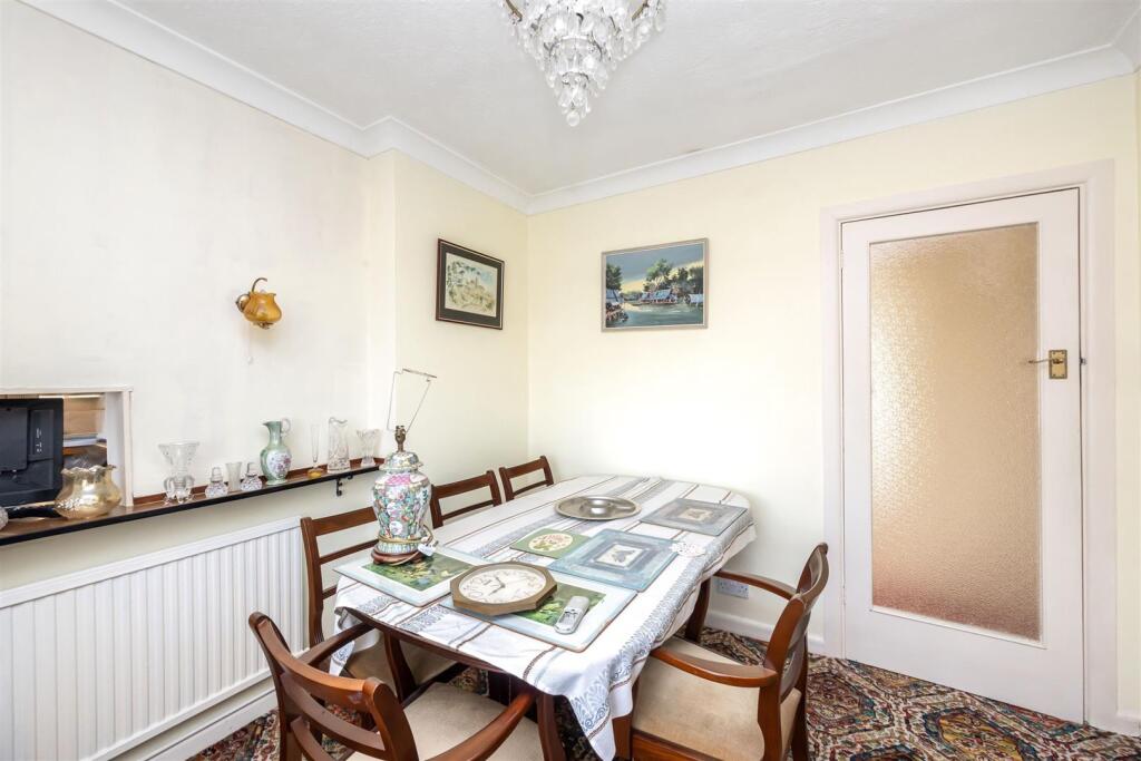 Larkfield Way 20 DINING2.jpeg