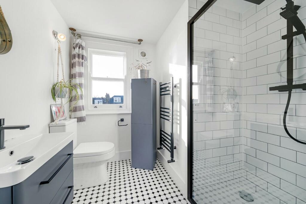 Bathroom (1).jpg