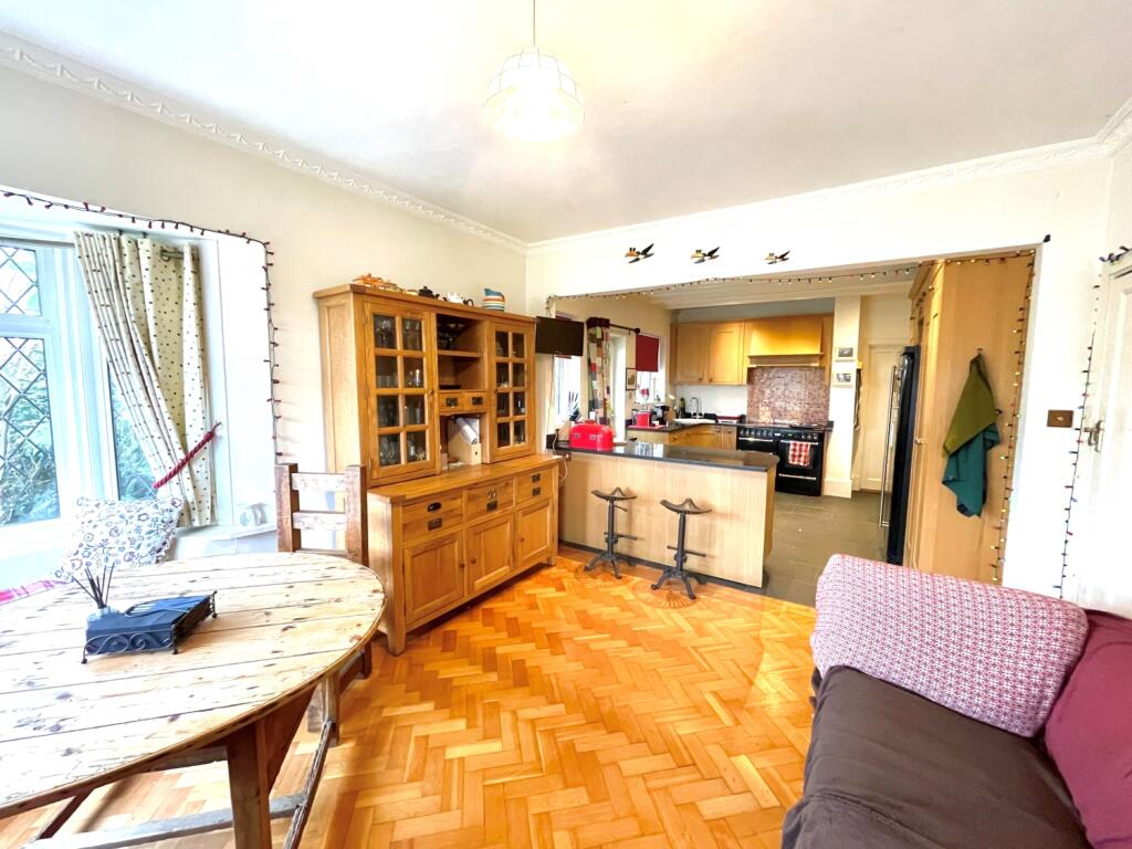 KITCHEN BREAKFAST ROOM