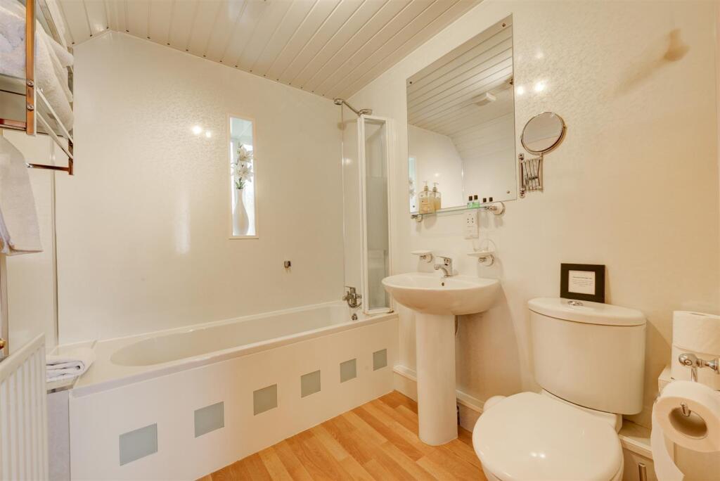 The Coach House Bathroom