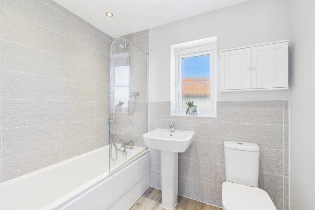 Not to be left out the bathroom has its own window