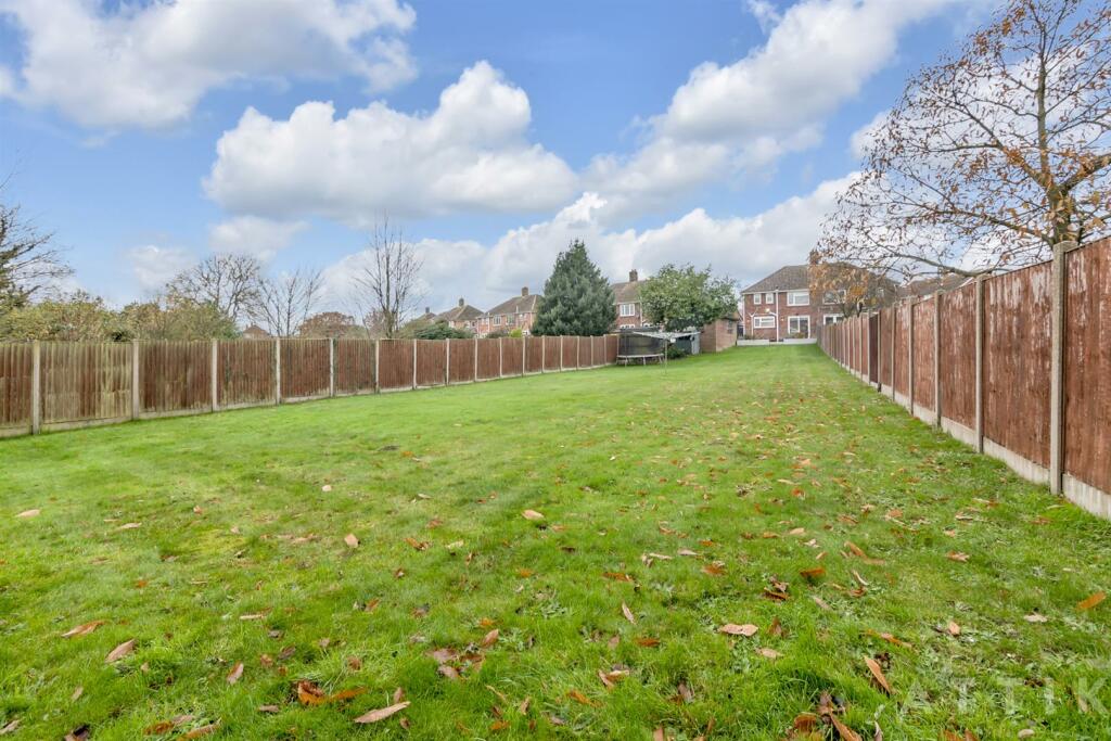 3 Kennedy Avenue, Halesworth, IP19 8EF (15).jpg