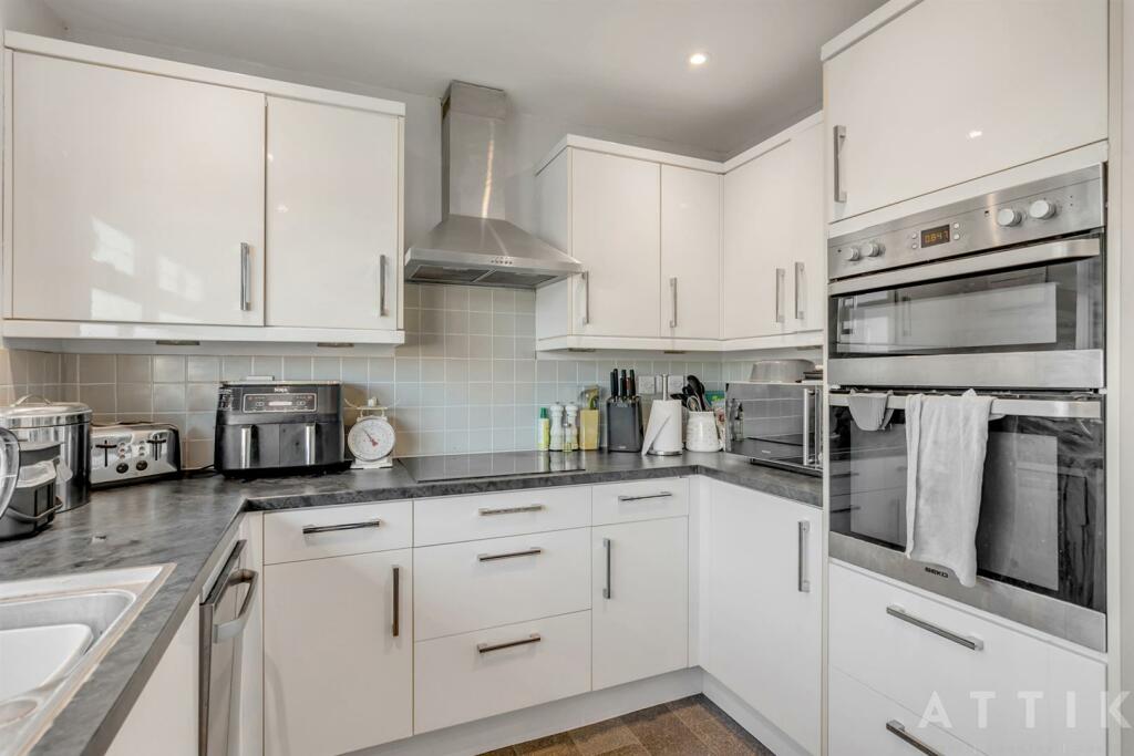 36 Lansbury Rd, Halesworth IP19 8SA (14).jpg