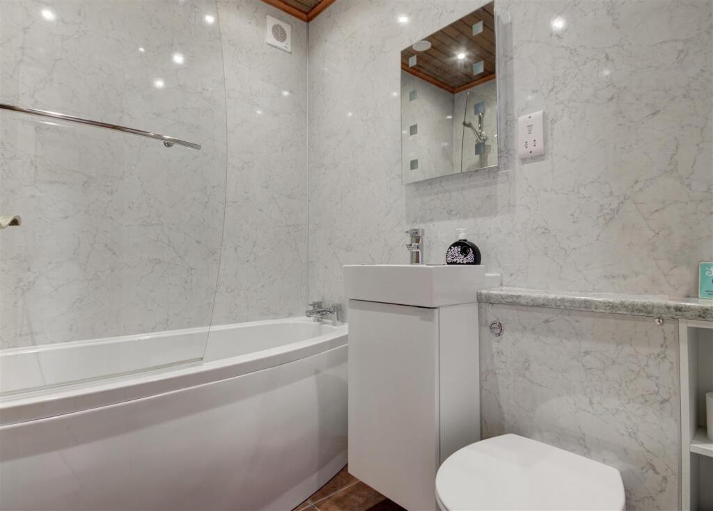 EN SUITE