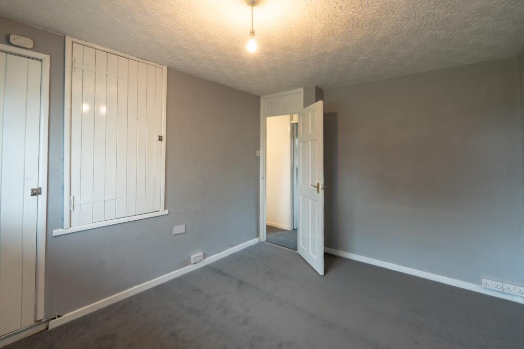 Otter Close-17