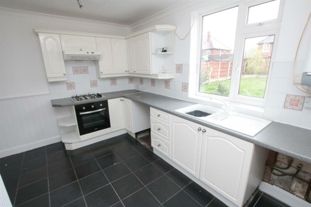 FITTED KITCHEN