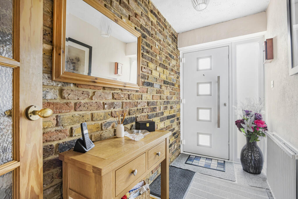 Bearwood Road, Barkham, RG41