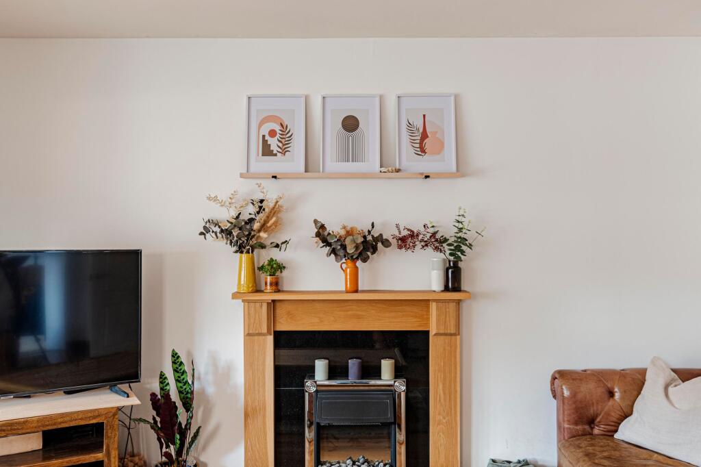 Living Room/Dining Room (5)