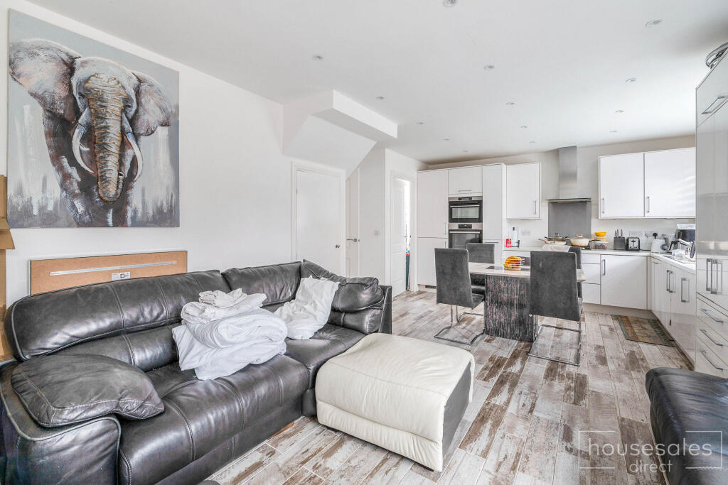 Kitchen/ Dining Room