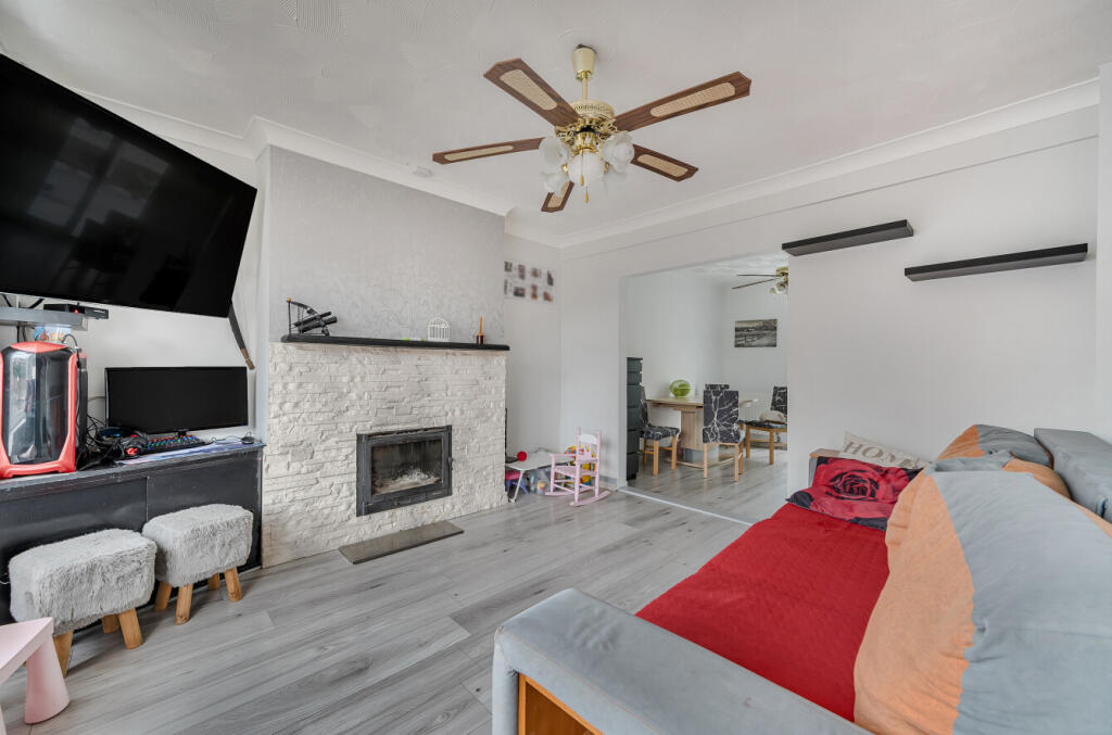 1374108-6-690b61b...