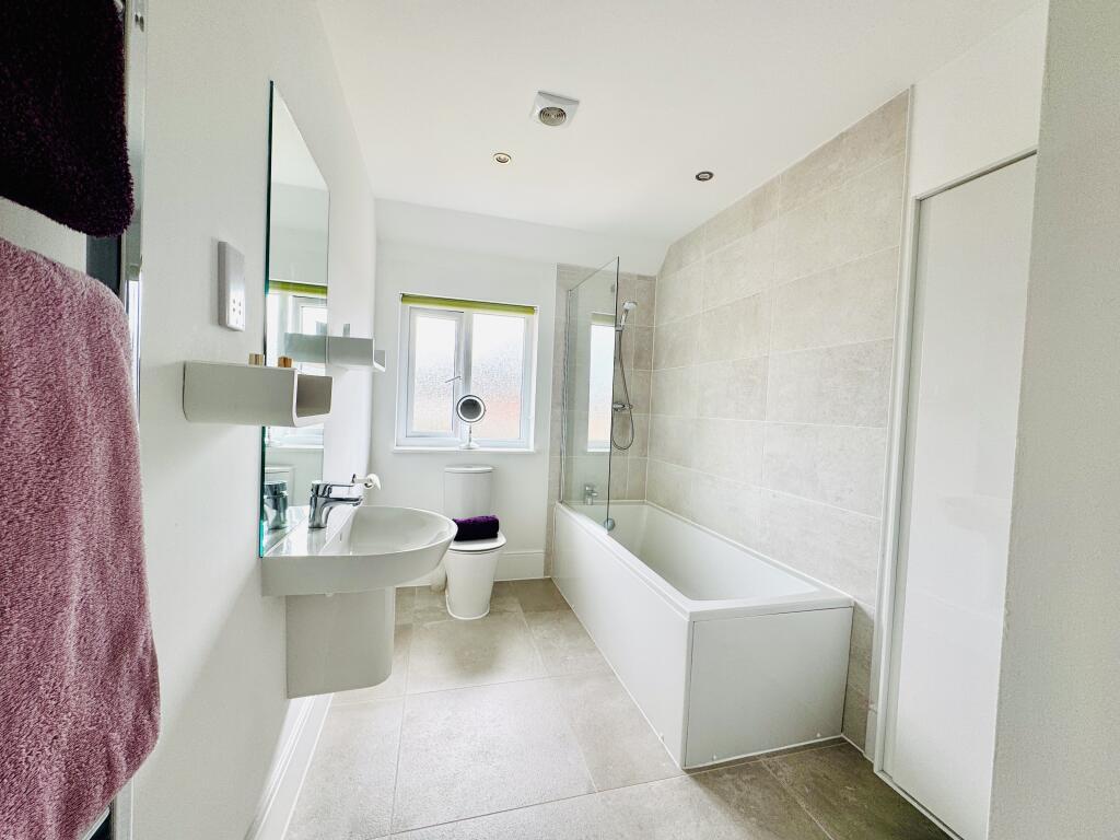 Family Bathroom.