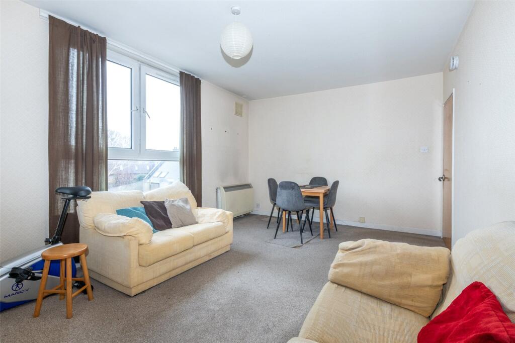 Salisbury Court 10