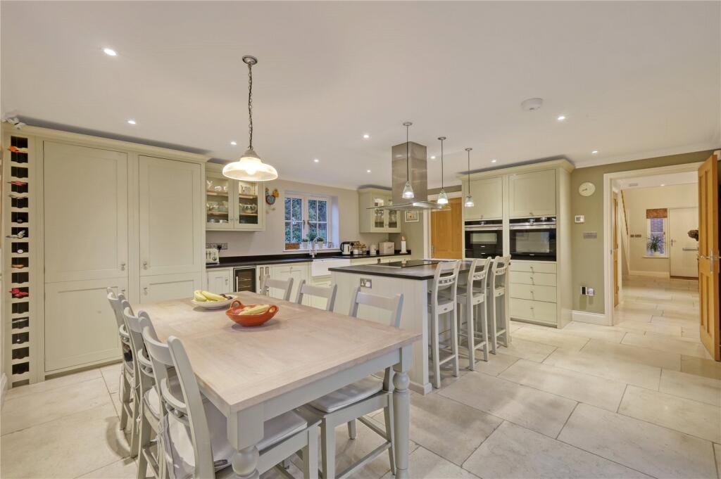 Kitchen/ Breakfast