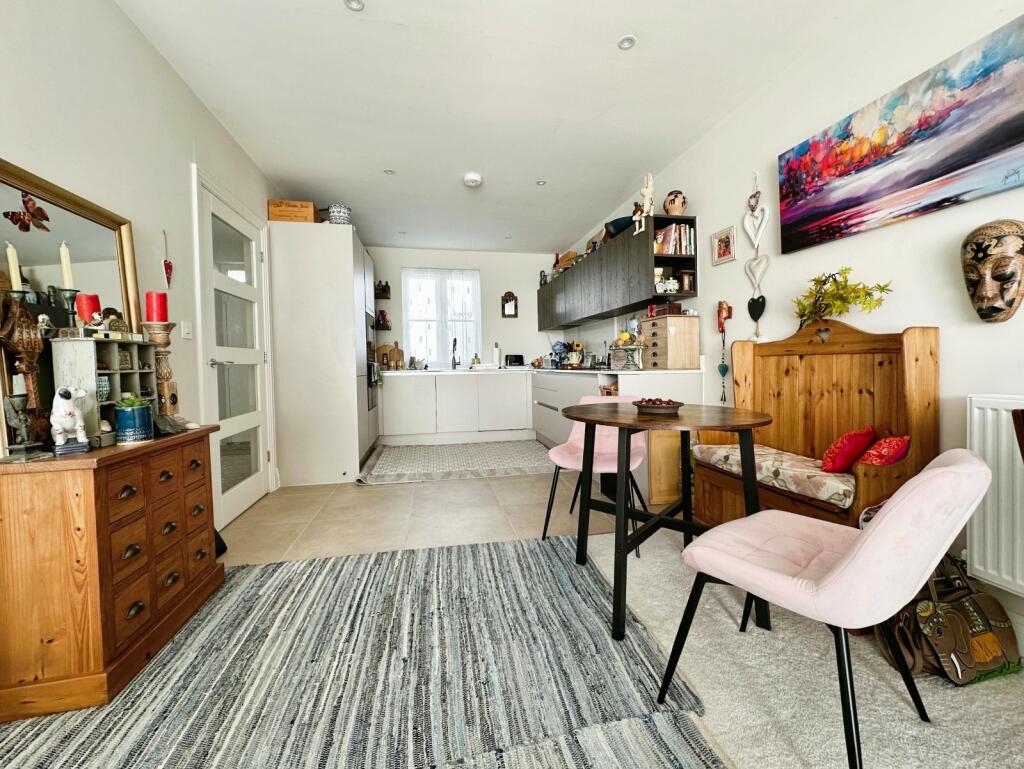 Kitchen &amp; Dining