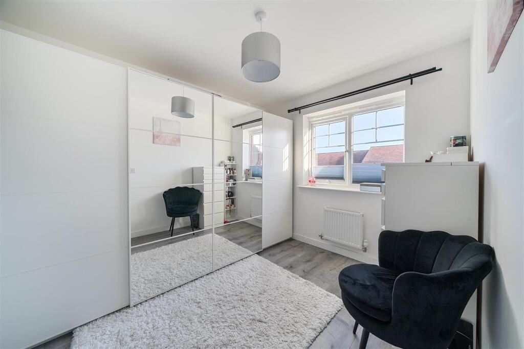 32 Ripon Way (5).jpg