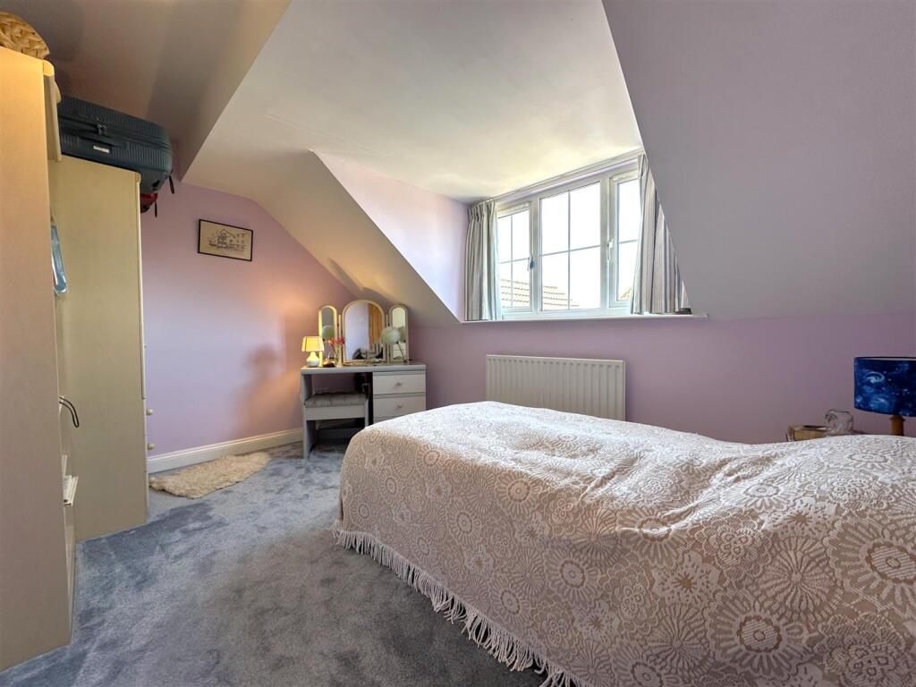 Fourth Bedroom 884