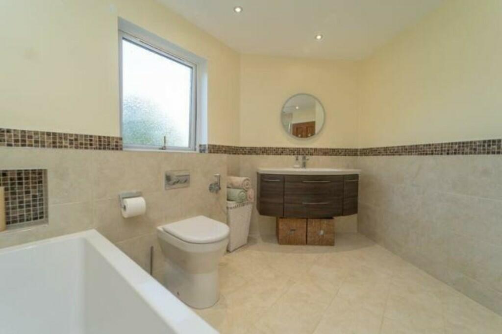 Main Bathroom 2