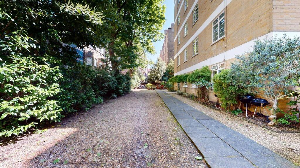 33Redcliffe Closegarden2.jpg