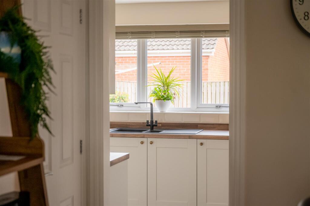 15 Whiterose drive-18.jpg