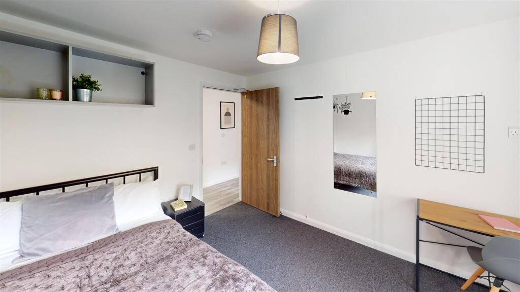 Flat-3-8-Piccadilly-Place-Bedroom-3 2.jpg