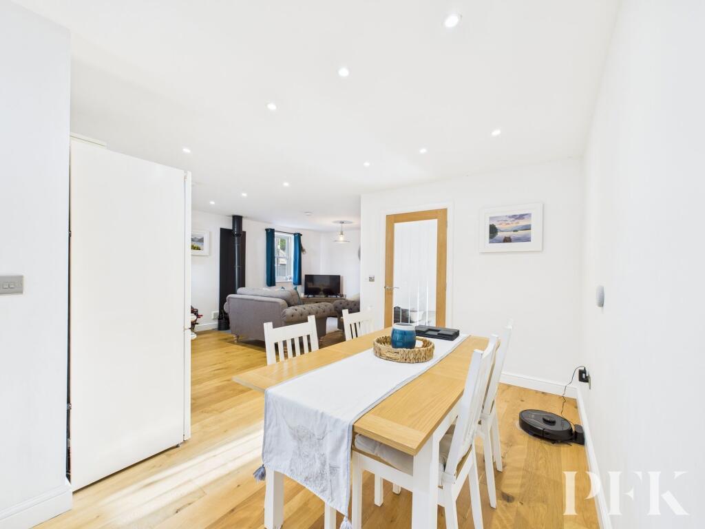 Kitchen / Living Area