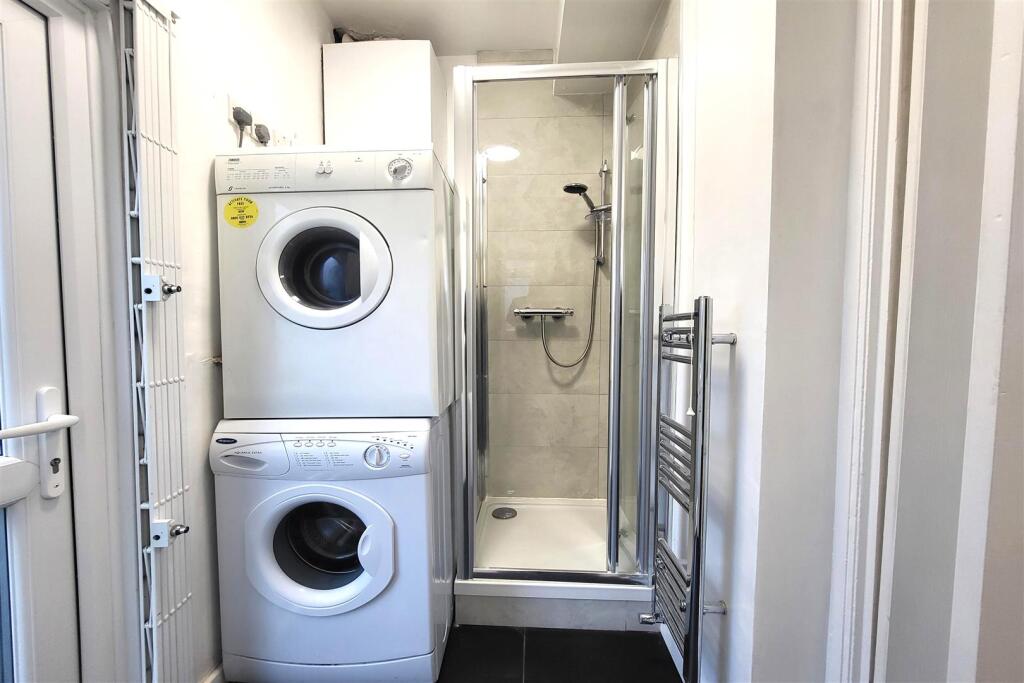 UTILITY ROOM / SHOWER ROOM