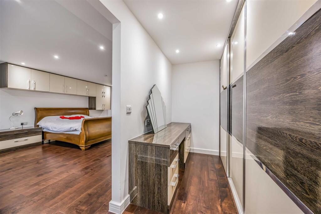 Apartment B, Clearwater Apartments, South Parade, 