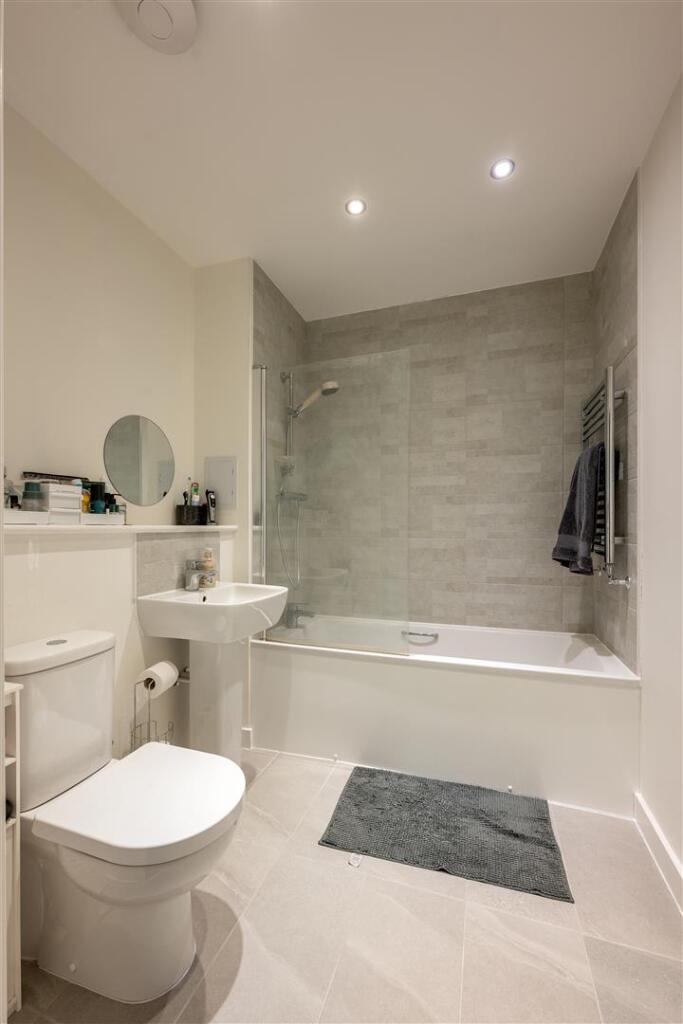 Merriam Close, E4
