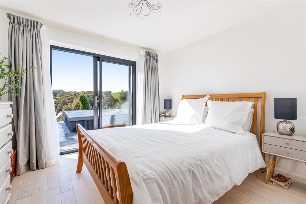 A18 - 10 Grenville Close, Stokenham - 250930.jpg