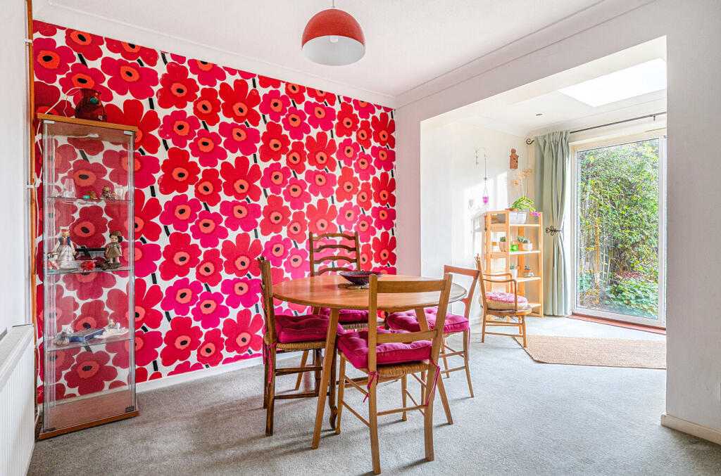 1385697-7-692972f...